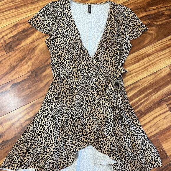H&M mini dress. (Size) EUR-38, UK-10, CN-165/88A - Picture 1 of 2